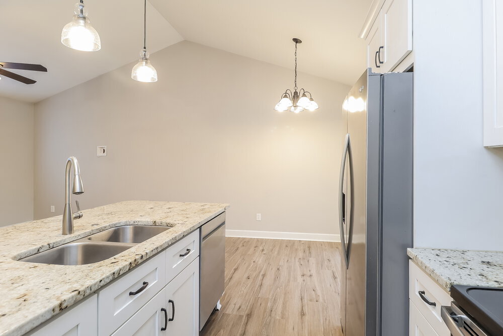 Building Photo - 518 White Oak Ln