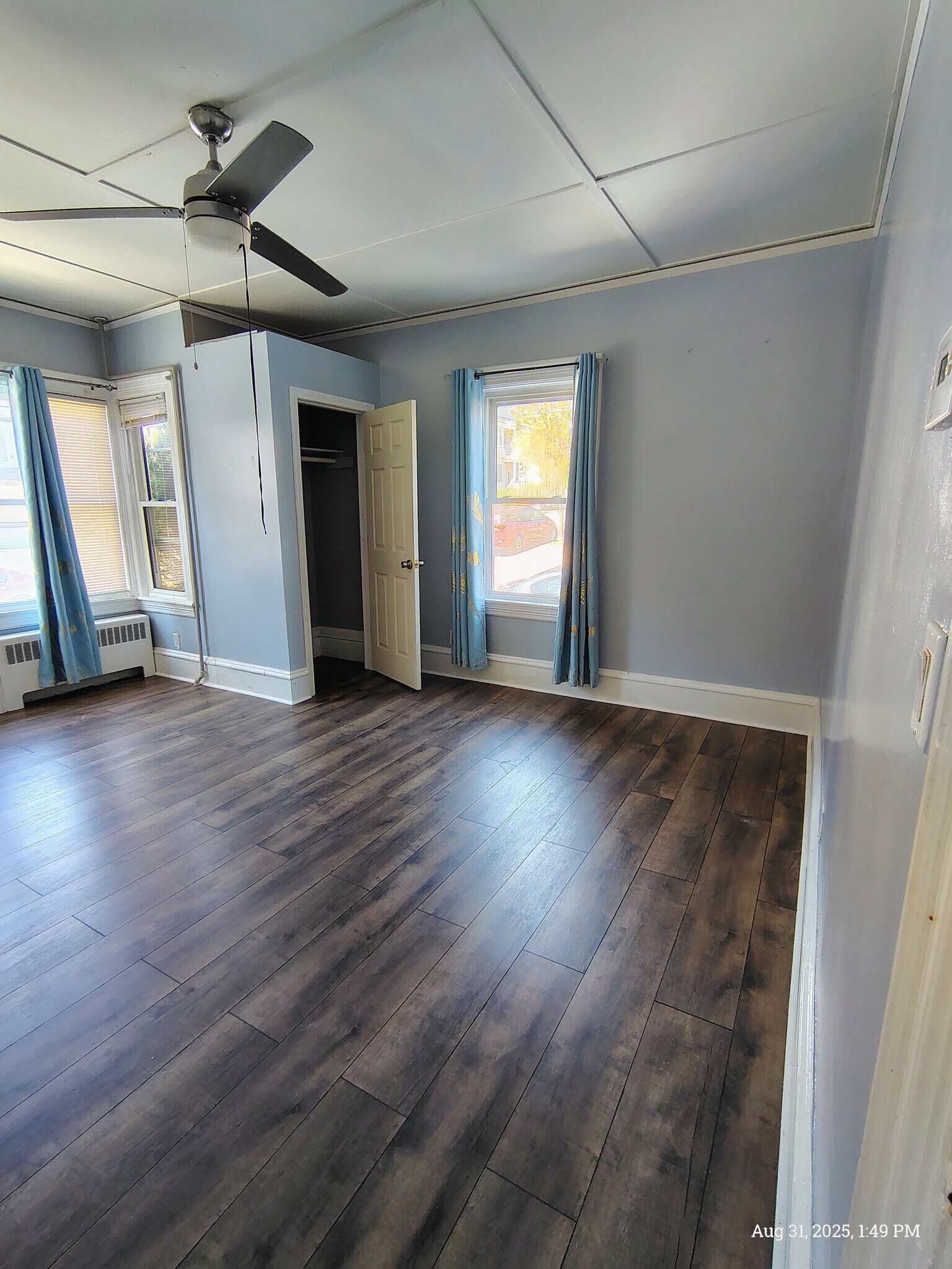 Building Photo - 463 Linden St