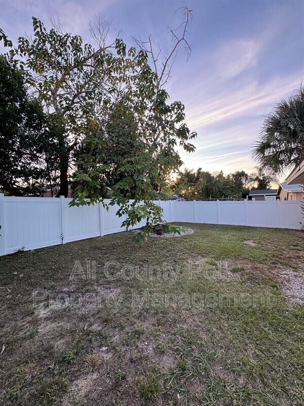 Building Photo - 1205 Ave F