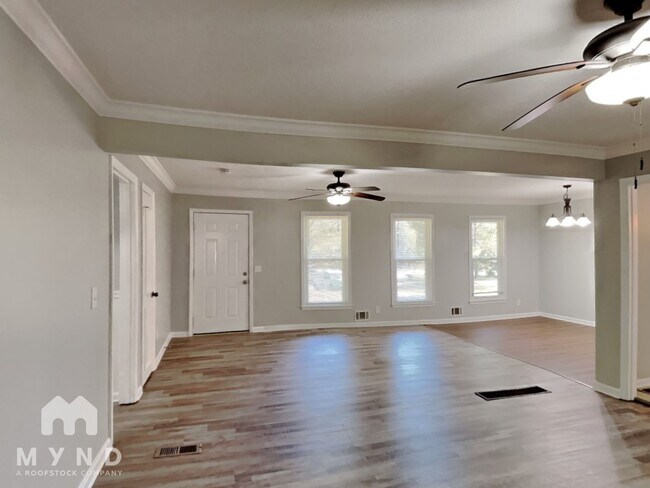 Building Photo - 411 Arrow Bend Rd