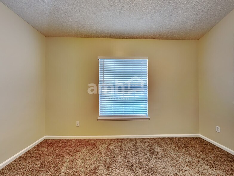 Building Photo - 6521 Skyler Jean Dr