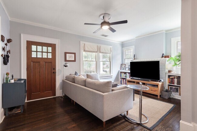 Building Photo - Beautiful 2bd/2ba Bungelow in Kirkwood wit...