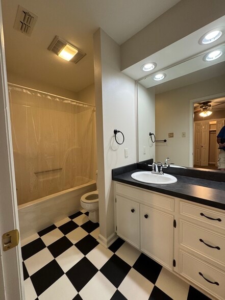 Primary Bath. - 7510 Indiana Ave