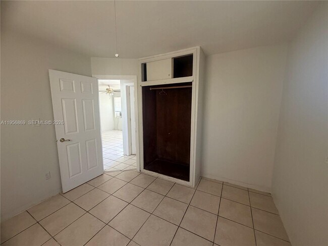 Building Photo - 612 NW 14th Ave