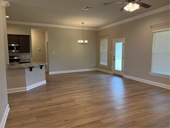 Building Photo - 557 Claiborne Trails Dr