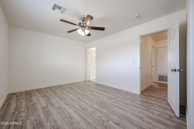 Building Photo - 7014 N 77th Ave