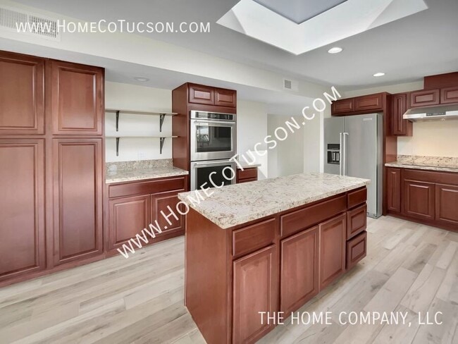 Building Photo - 8628 N Placita Del Cardo