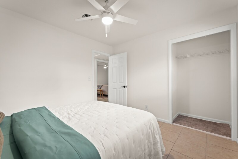 Building Photo - 6750 Snow White Dr