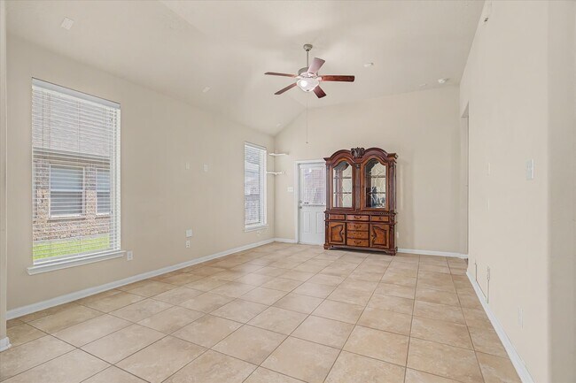 Building Photo - 3834 Raintree Village Dr