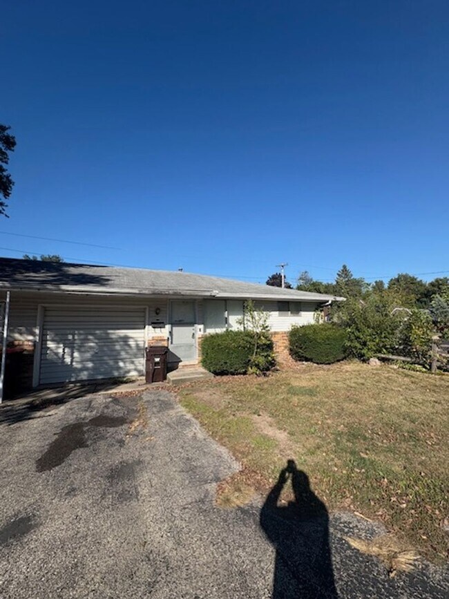 Primary Photo - 2522 W Newman Pkwy