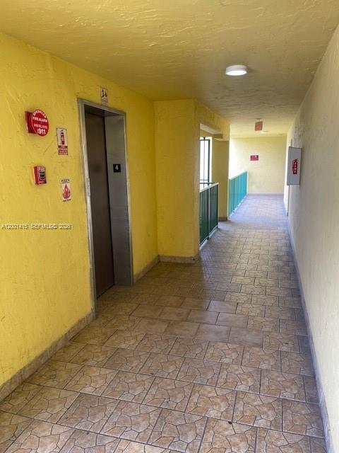 Building Photo - 606 W 81st St