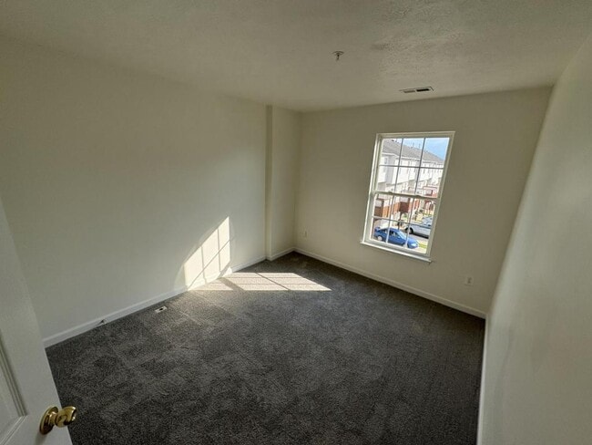 Building Photo - 1006 Hickam Rd