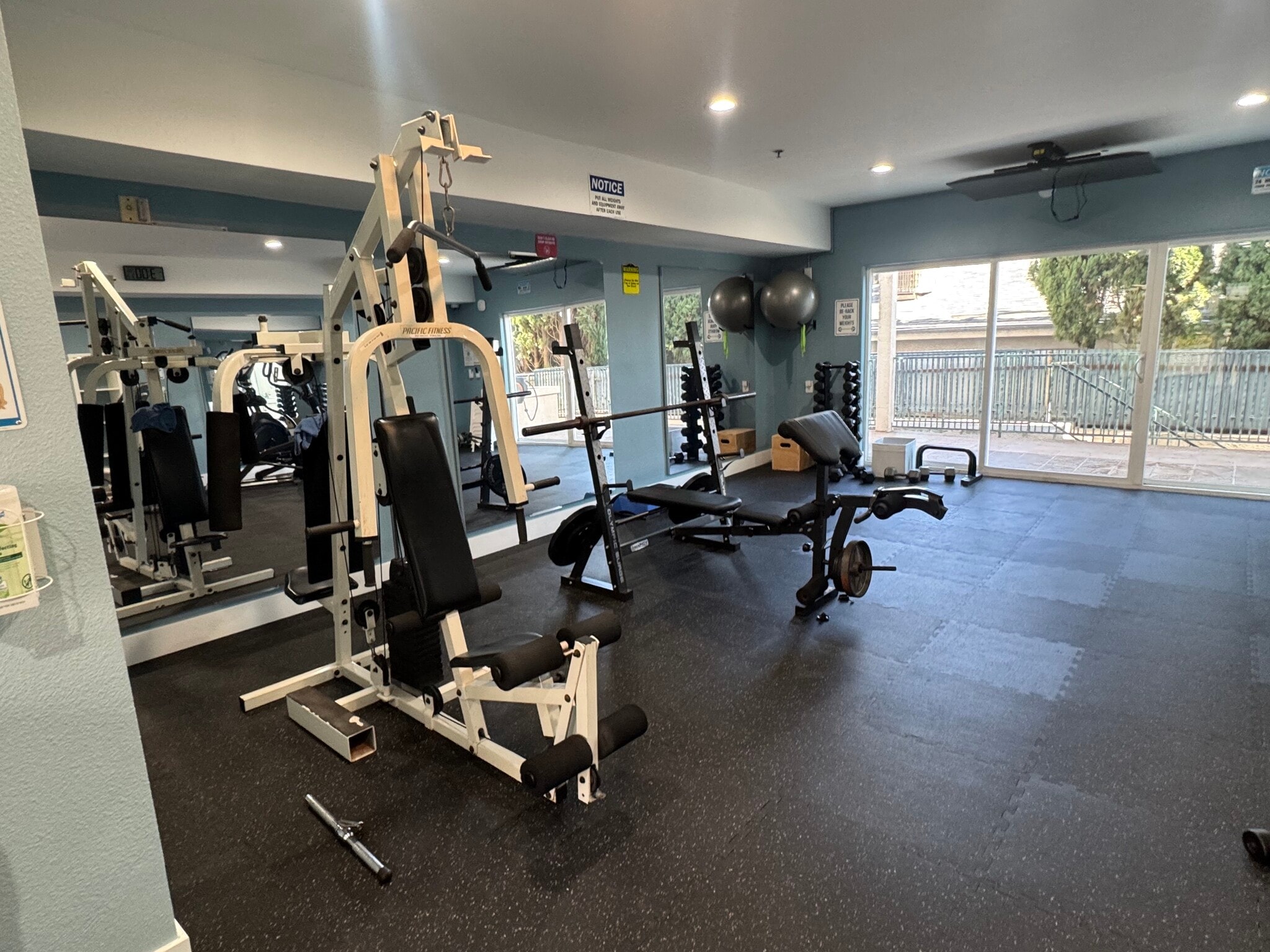 Building Photo - 3645 Cardiff Ave