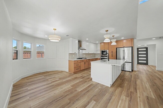 Building Photo - 4001 Bullock Dr
