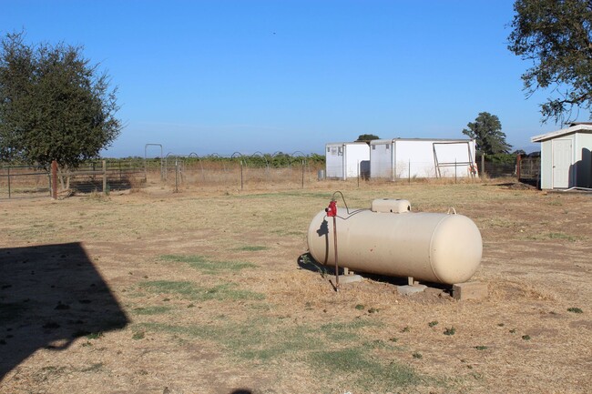 Building Photo - Available Soon! Must See 2 Bedroom Home Lo...