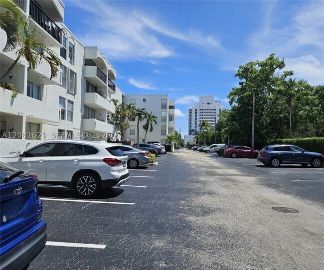 Building Photo - 2160 SW 16th Ave