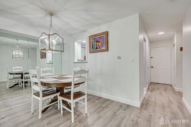 Building Photo - 822 Darlington Dr