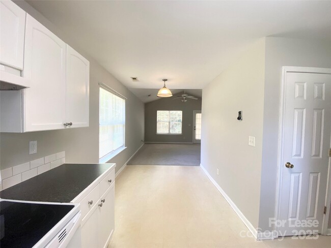 Building Photo - 5522 Stone Bluff Ct