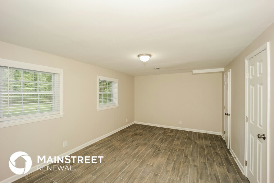 Building Photo - 5285 Chantilly Terrace