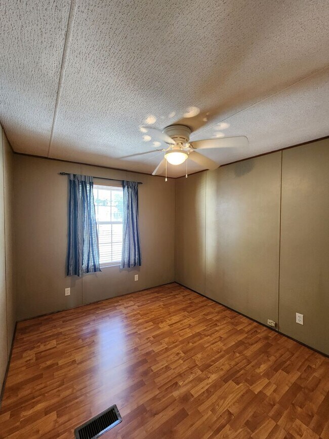 Building Photo - 285 Avena Rd