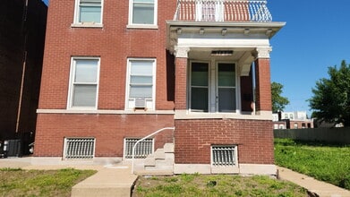 Building Photo - 3721 Iowa Ave