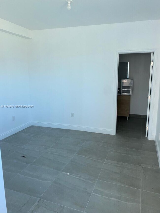 Building Photo - 4023 SW 19th St