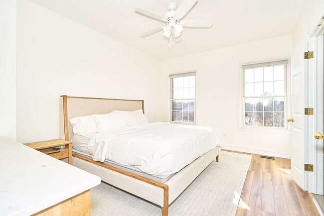 Building Photo - 2 Bedroom Townhome in Sycamore Springs