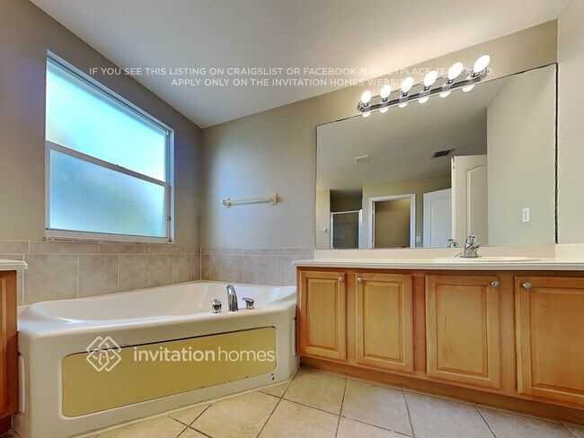 Building Photo - 276 Berenger Walk