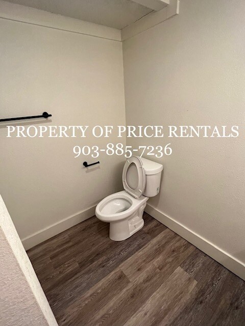 Master bath - 625 League St S