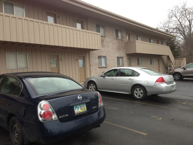 Building Photo - 2225 N Reynolds Rd