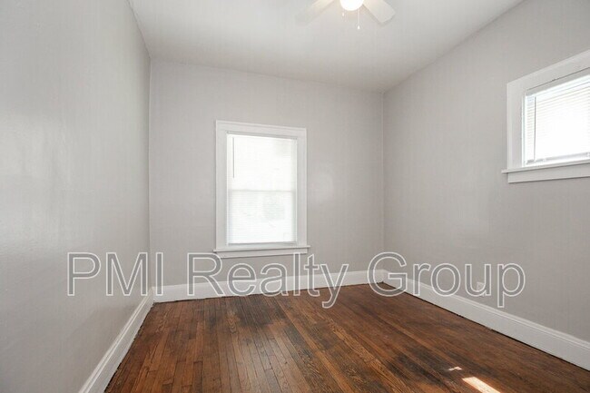 Building Photo - 3600 E 153rd St