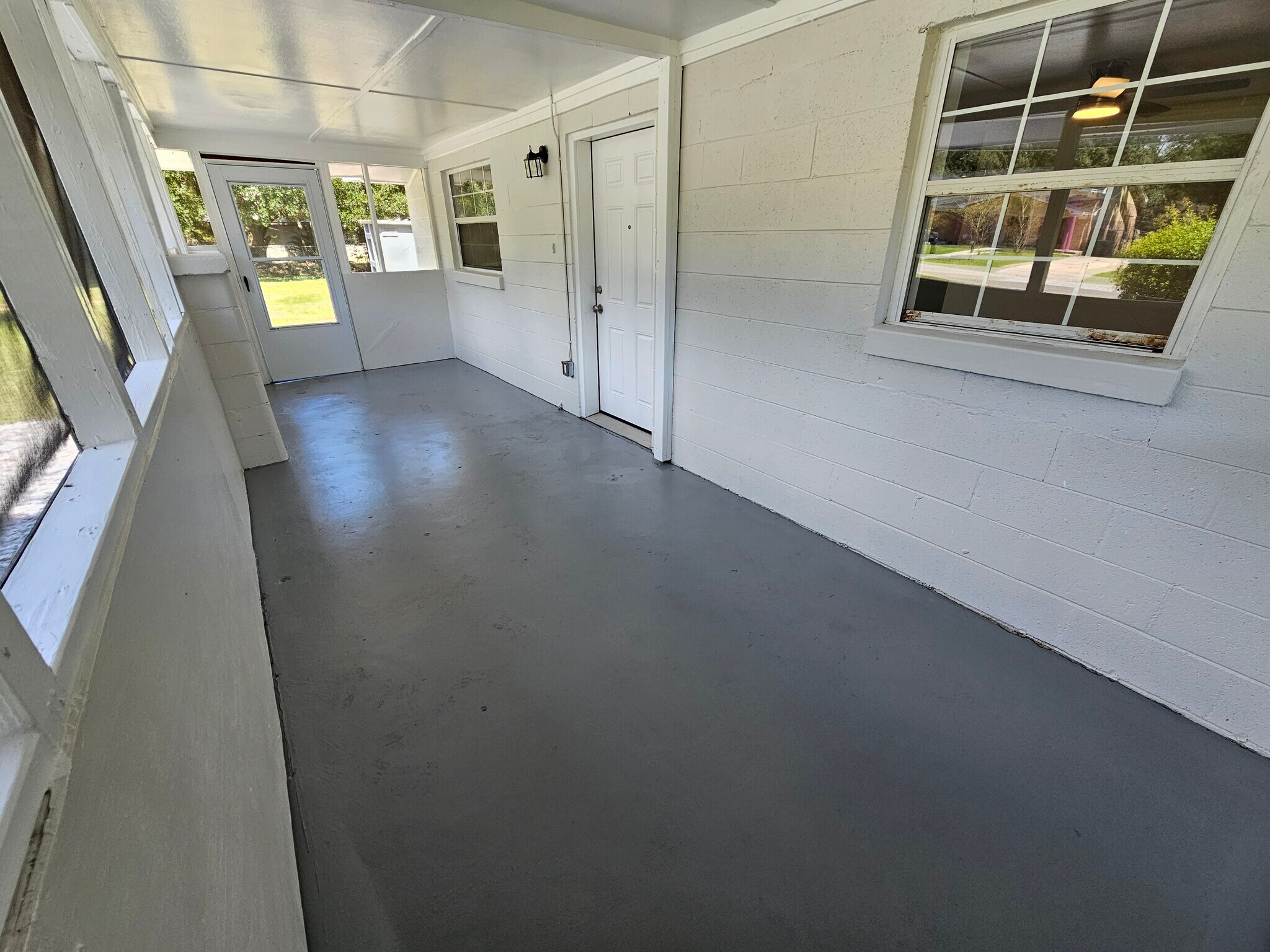 Building Photo - 1150 Hawthorn Dr