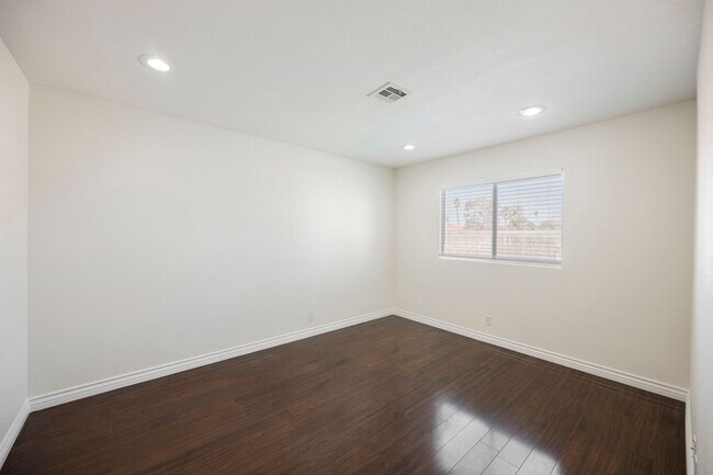 Building Photo - Charming 3-Bedroom Rental with Pool, Firep...