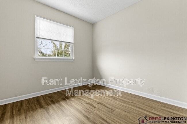 Building Photo - 3966 Northampton Dr