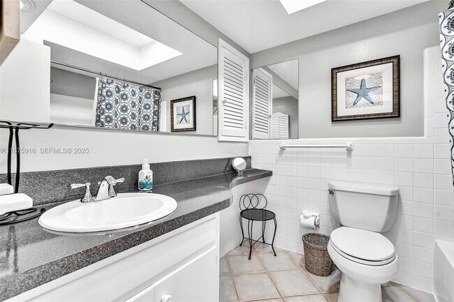 Building Photo - 2501 N Ocean Blvd