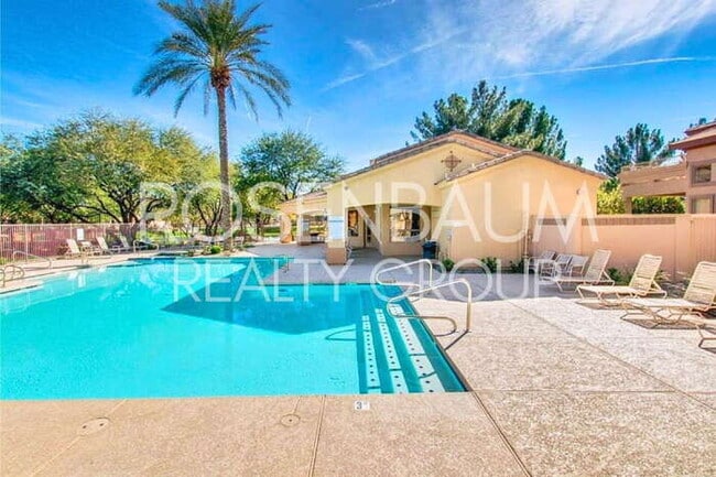 Building Photo - 1949 W Olive Way