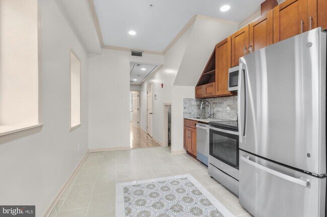 Building Photo - 2528 E Allegheny Ave
