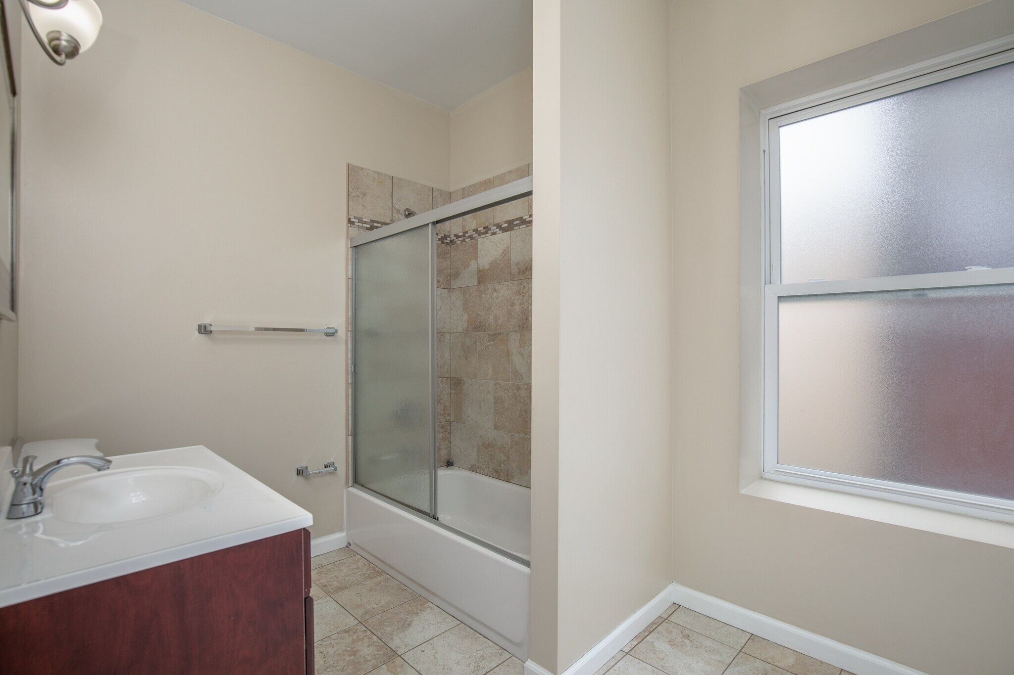 Building Photo - 6025 Kingsbury Ave