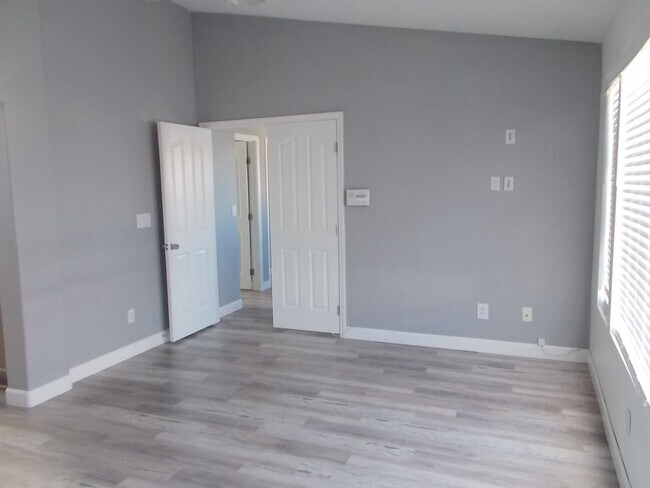 Building Photo - Modern 3-Bedroom Home in Prime Location wi...
