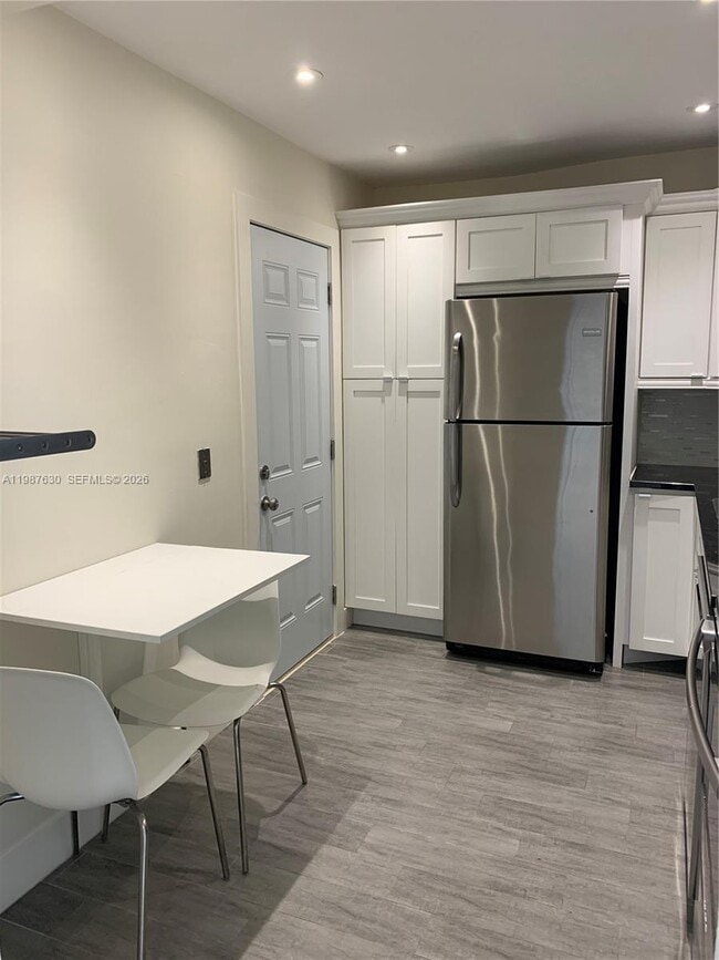 Building Photo - 1200 Mariposa Ave