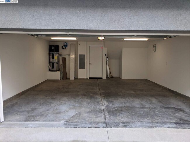 Building Photo - 1443 Oak Alley
