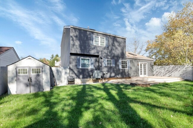 Building Photo - 5399 Thornburg Ct