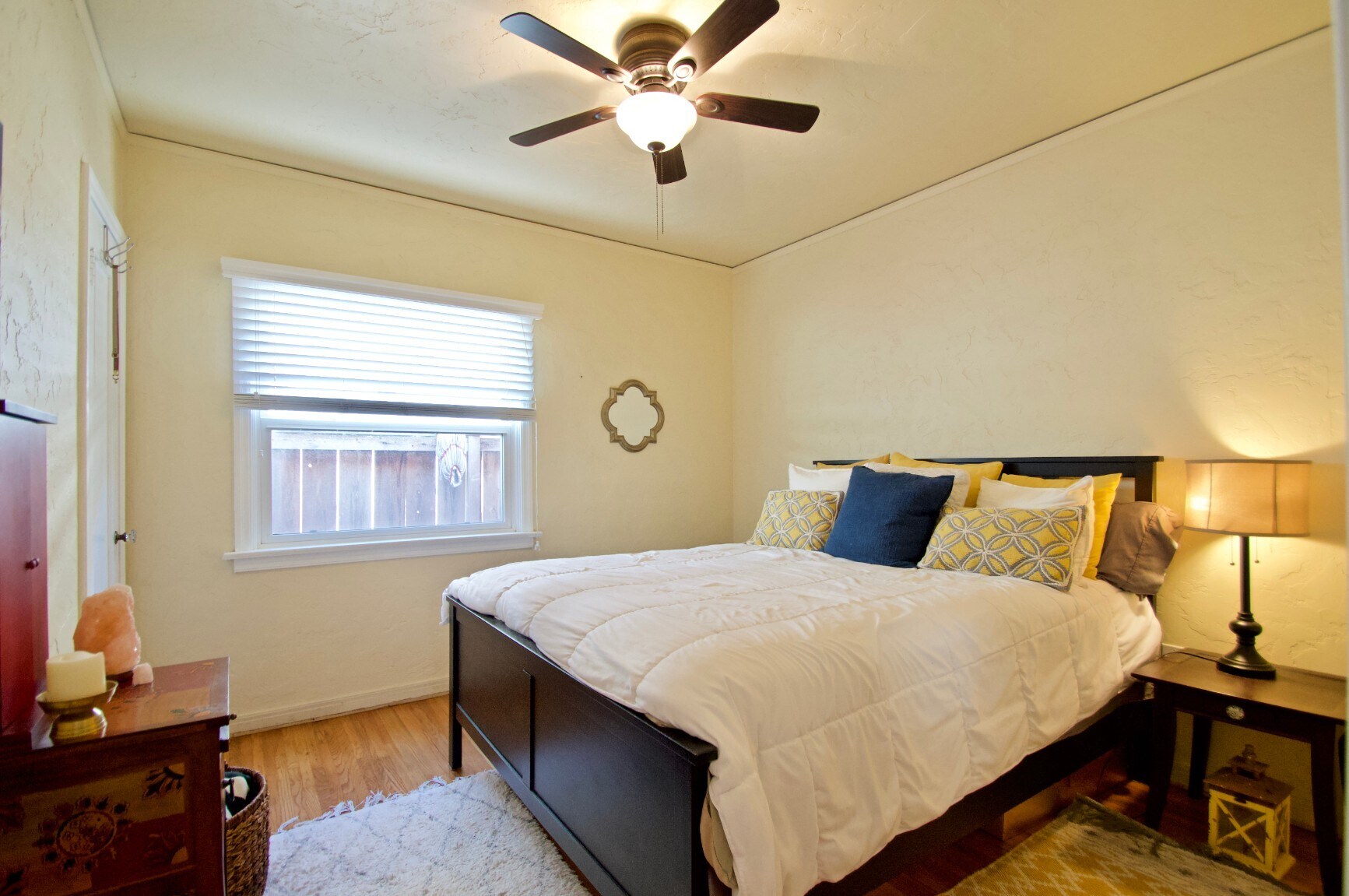 smaller front bedroom - 4770 Bancroft St