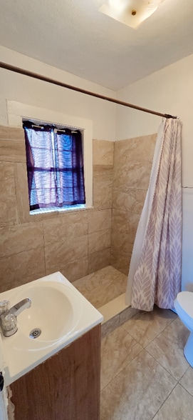 Building Photo - 306 Taylor Ave