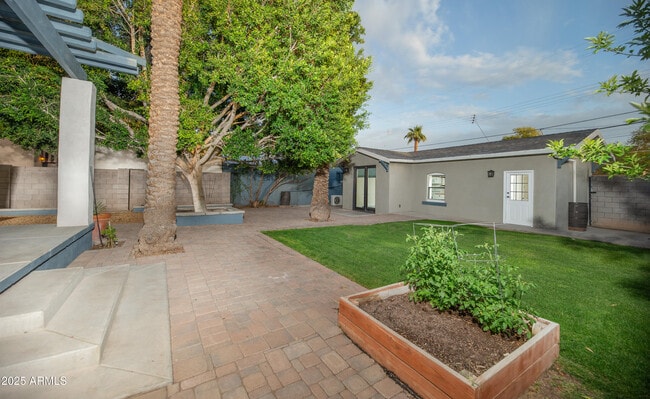 Building Photo - 69 W Lynwood St