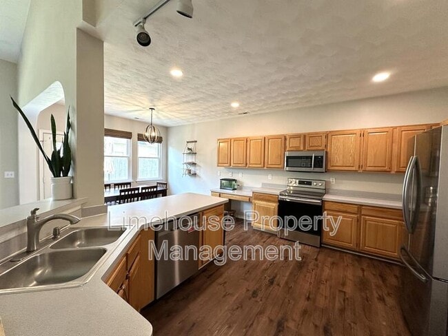 Building Photo - 3236 Barbour Dr