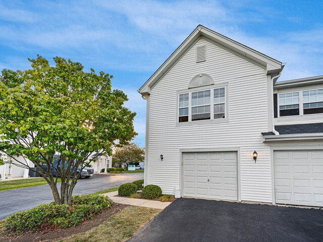 Primary Photo - 2552 Dickens Dr