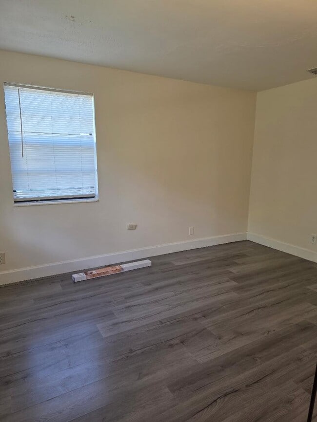 Building Photo - 91 NE 2nd Ave