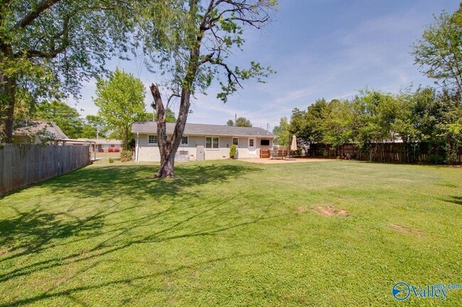 Building Photo - 215 Drake Ave SW