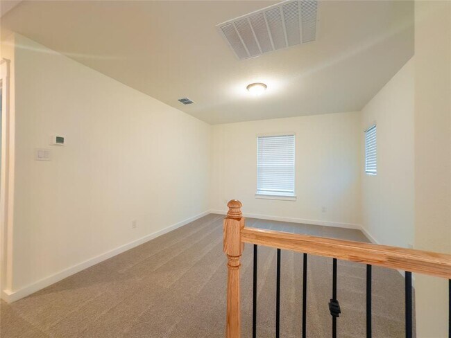 Building Photo - 198 Shackleton Dr